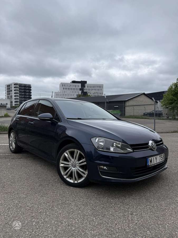 Volkswagen Golf - 1