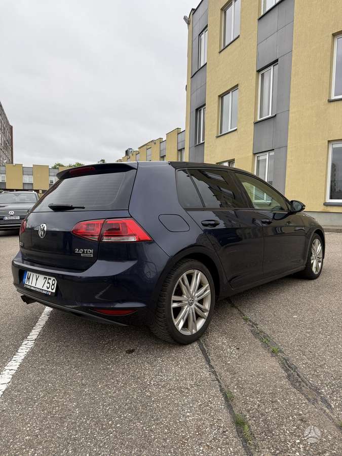 Volkswagen Golf - 8