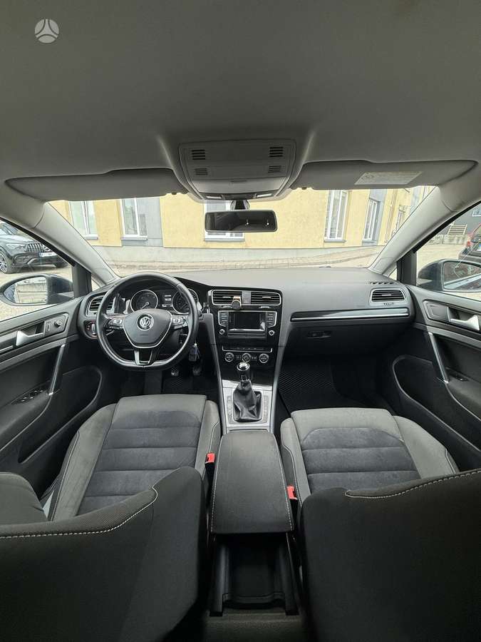 Volkswagen Golf - 11