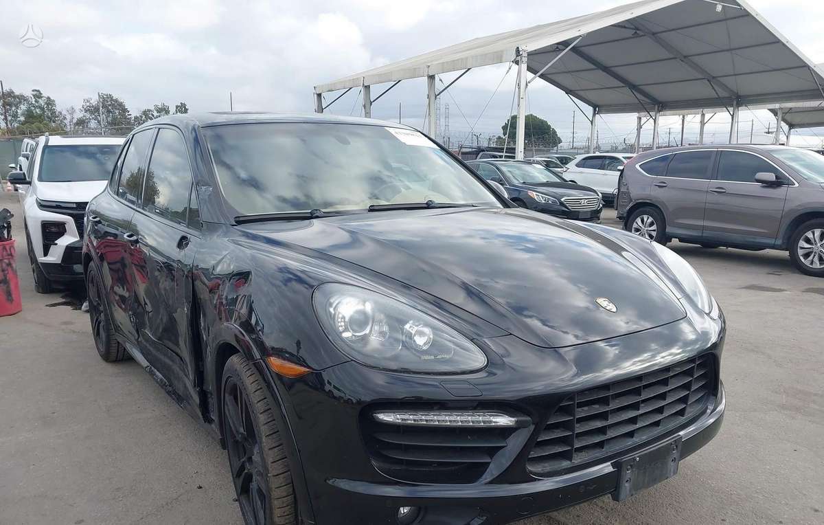 Porsche Cayenne - 1