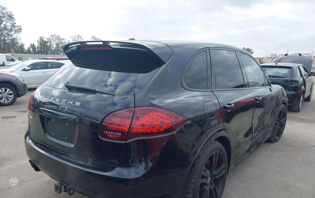 Porsche Cayenne - 5
