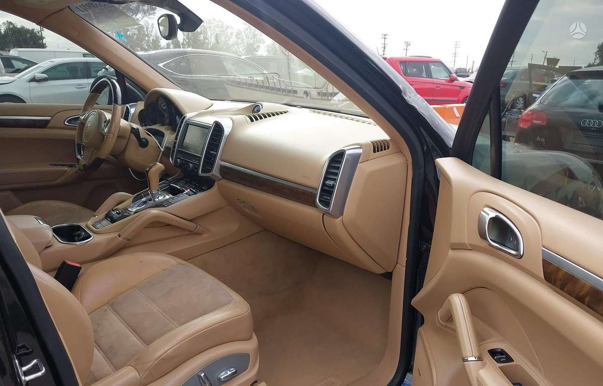 Porsche Cayenne - 10