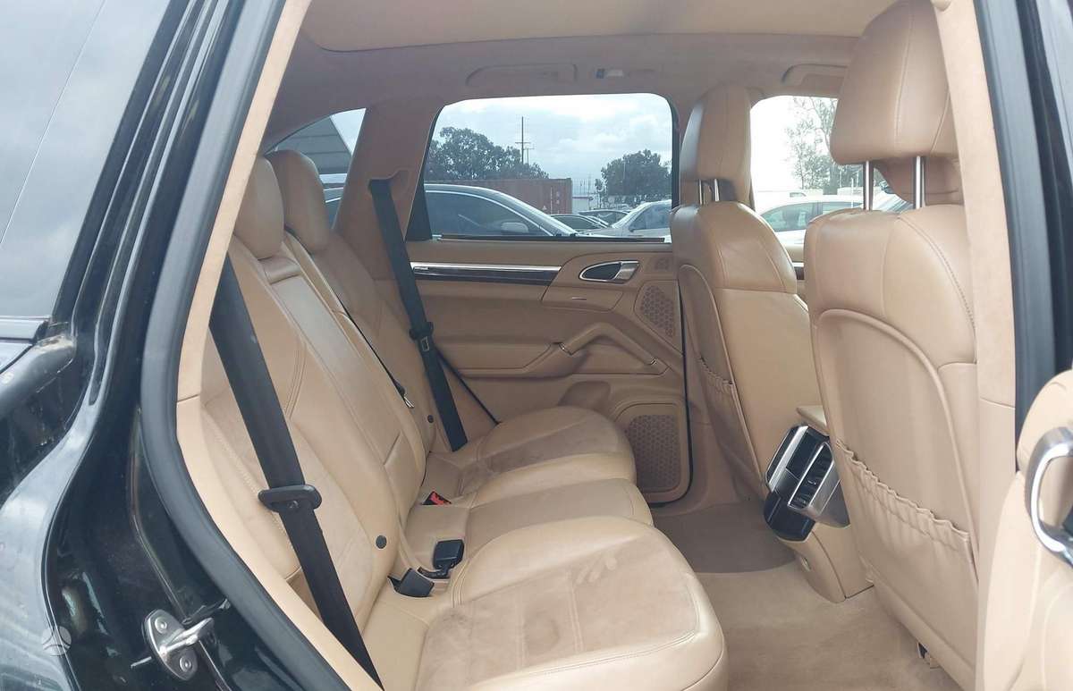 Porsche Cayenne - 12