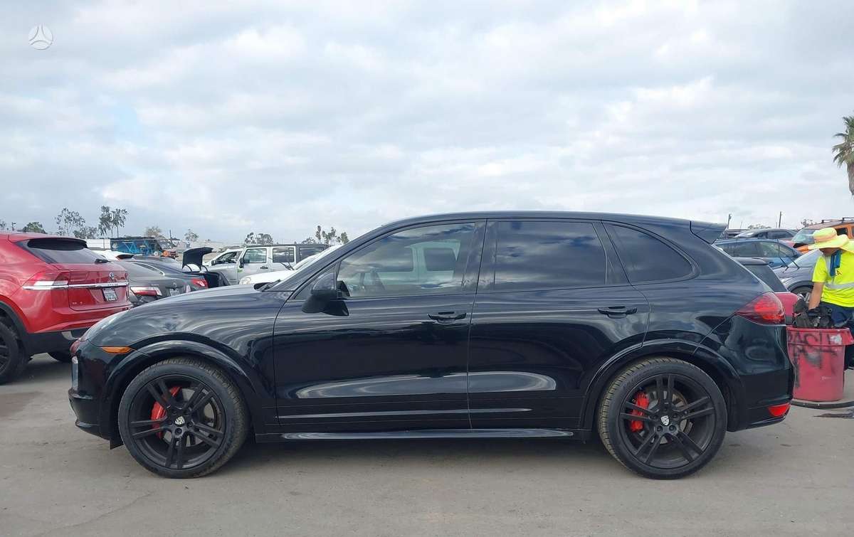 Porsche Cayenne - 8
