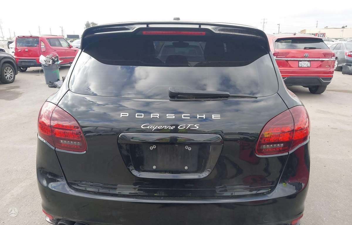 Porsche Cayenne - 6