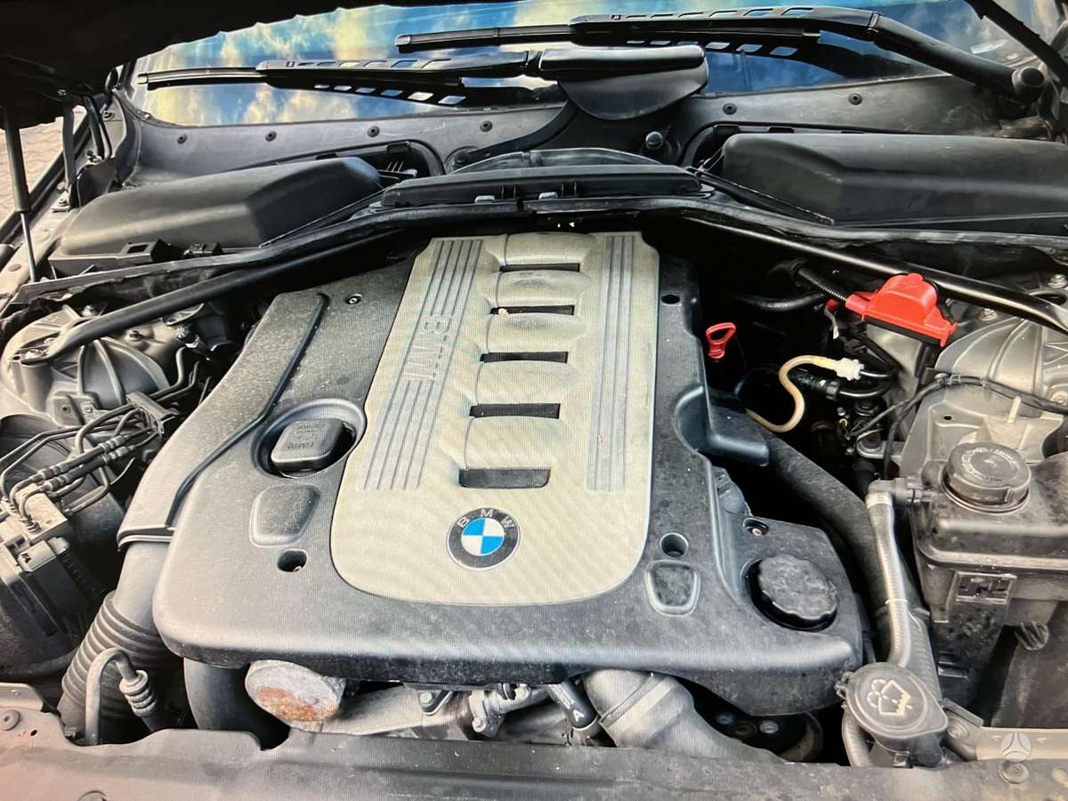 BMW 525, 2.5 l., Седан