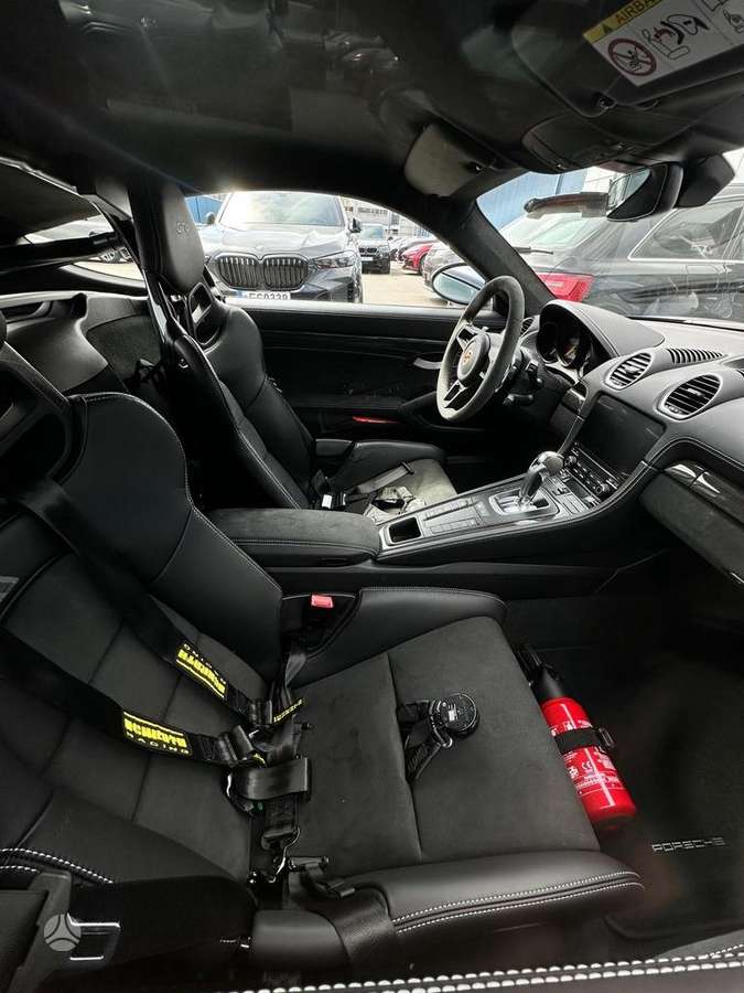 Porsche Cayman - 10