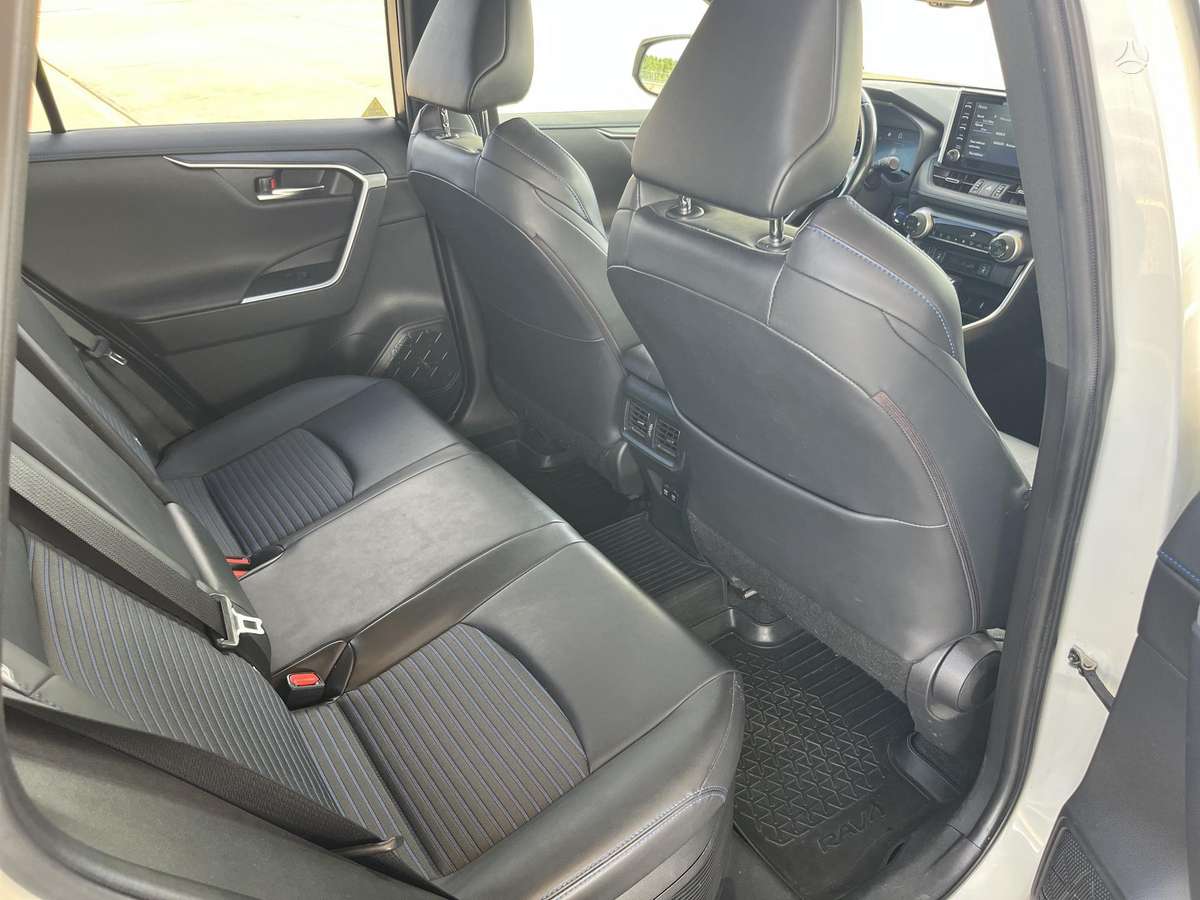 Toyota RAV4 - 10