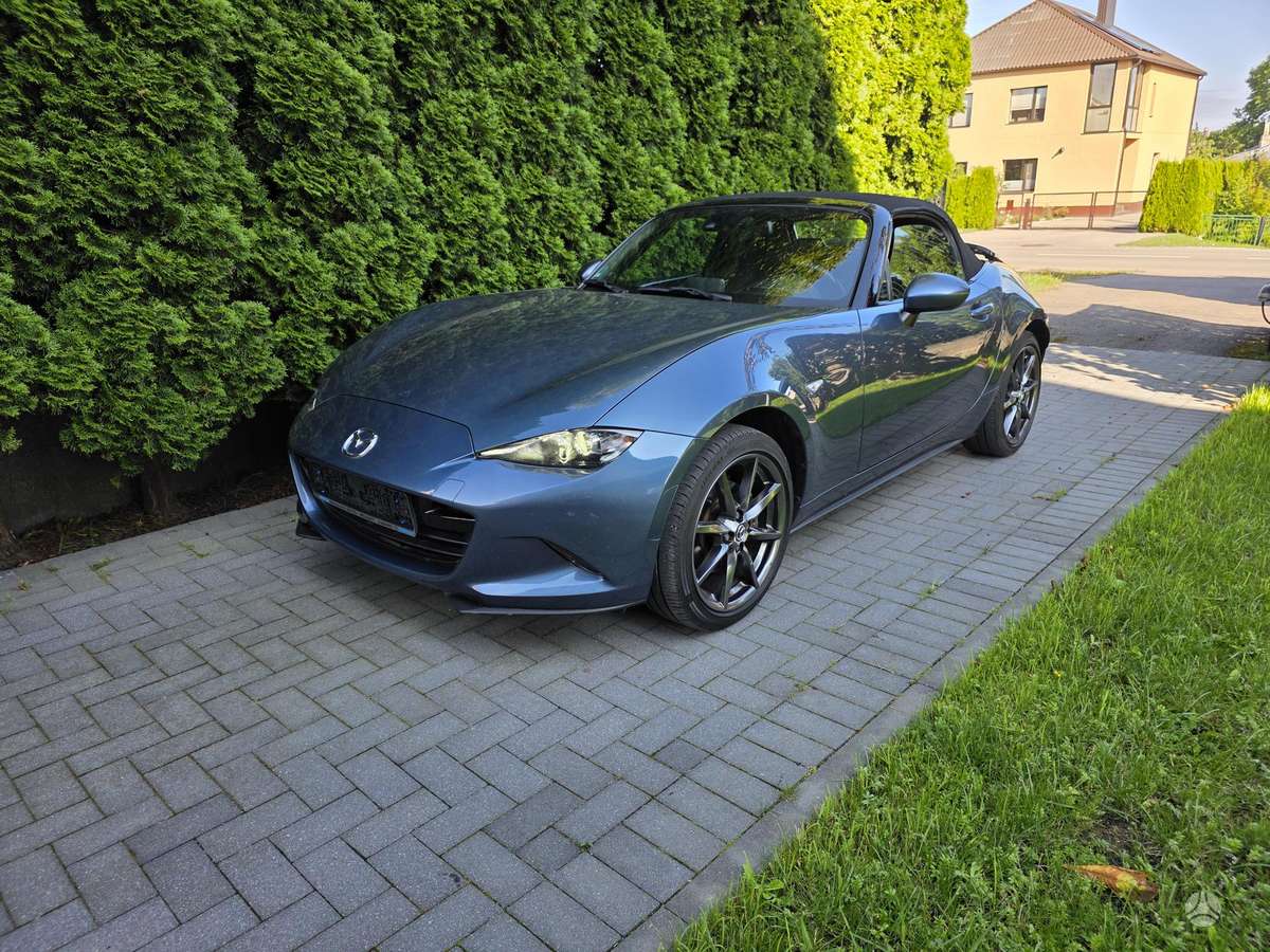 Mazda MX-5, 2.0 l., convertible