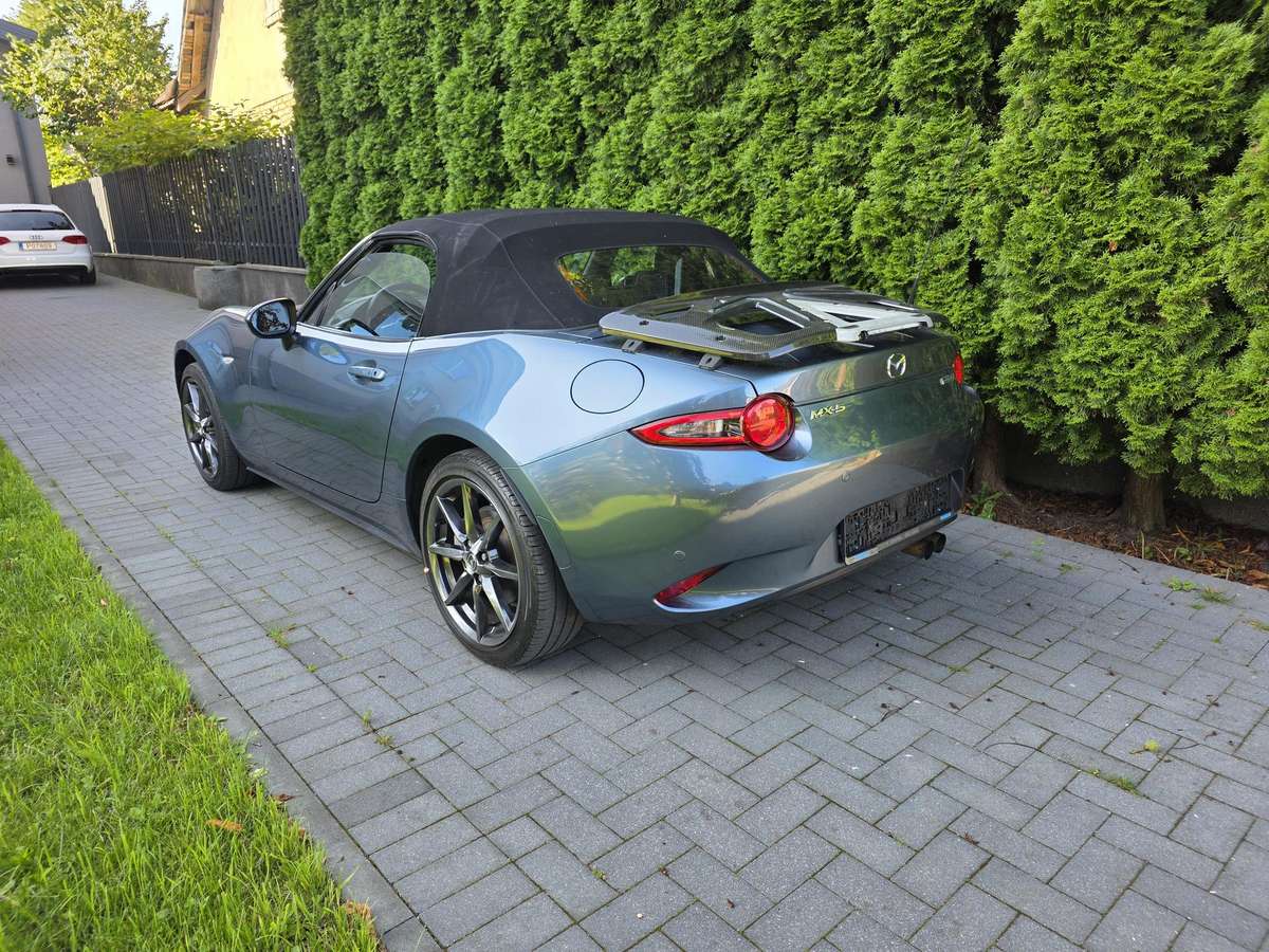 Mazda MX-5, 2.0 l., convertible