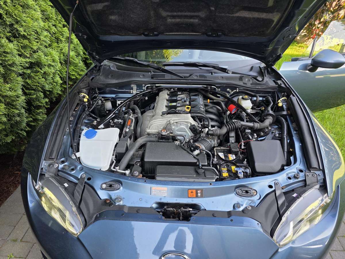 Mazda MX-5, 2.0 l., convertible