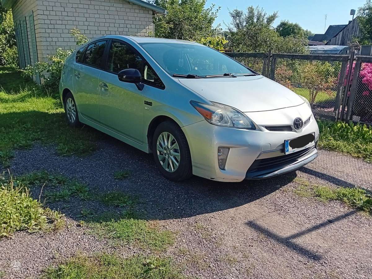 Toyota Prius - 4