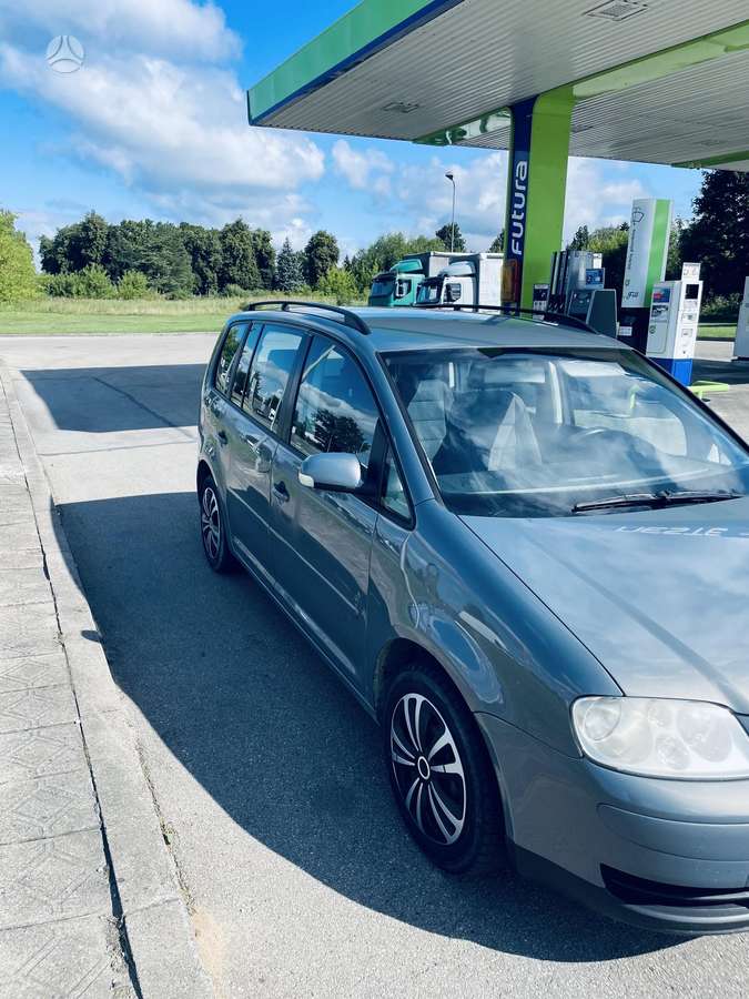 Volkswagen Touran - 4