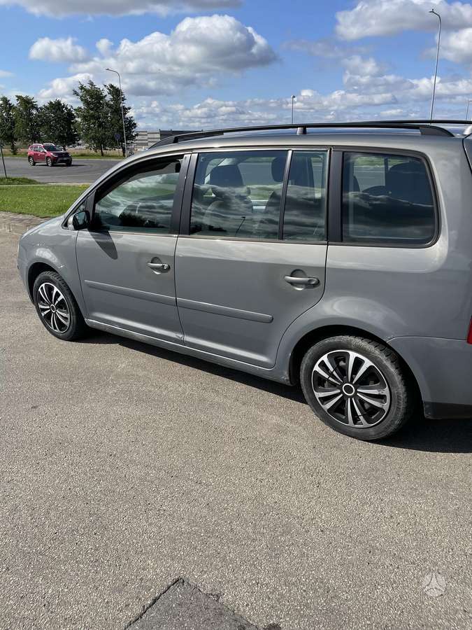 Volkswagen Touran - 9