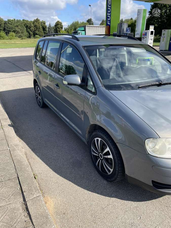 Volkswagen Touran - 12
