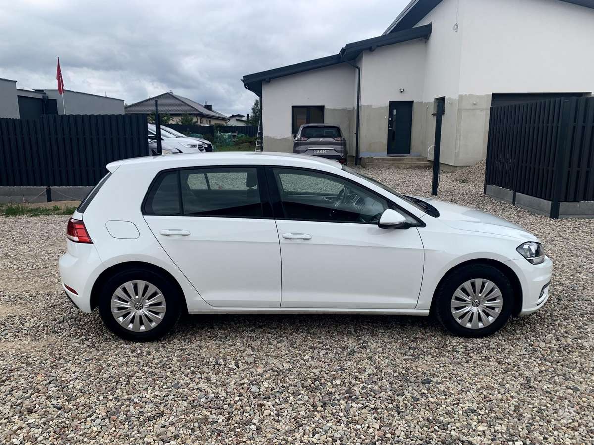 Volkswagen Golf - 6
