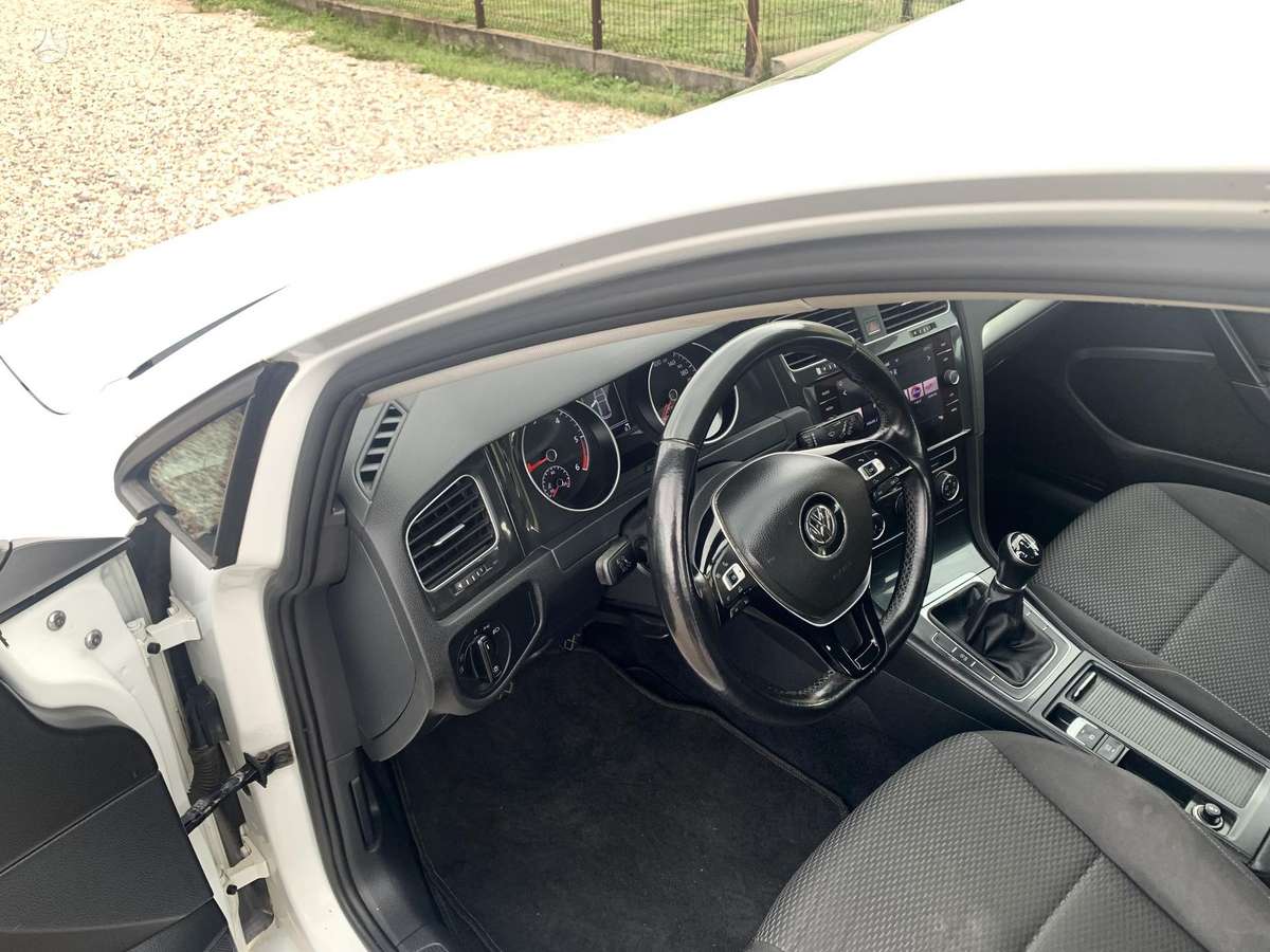 Volkswagen Golf - 9