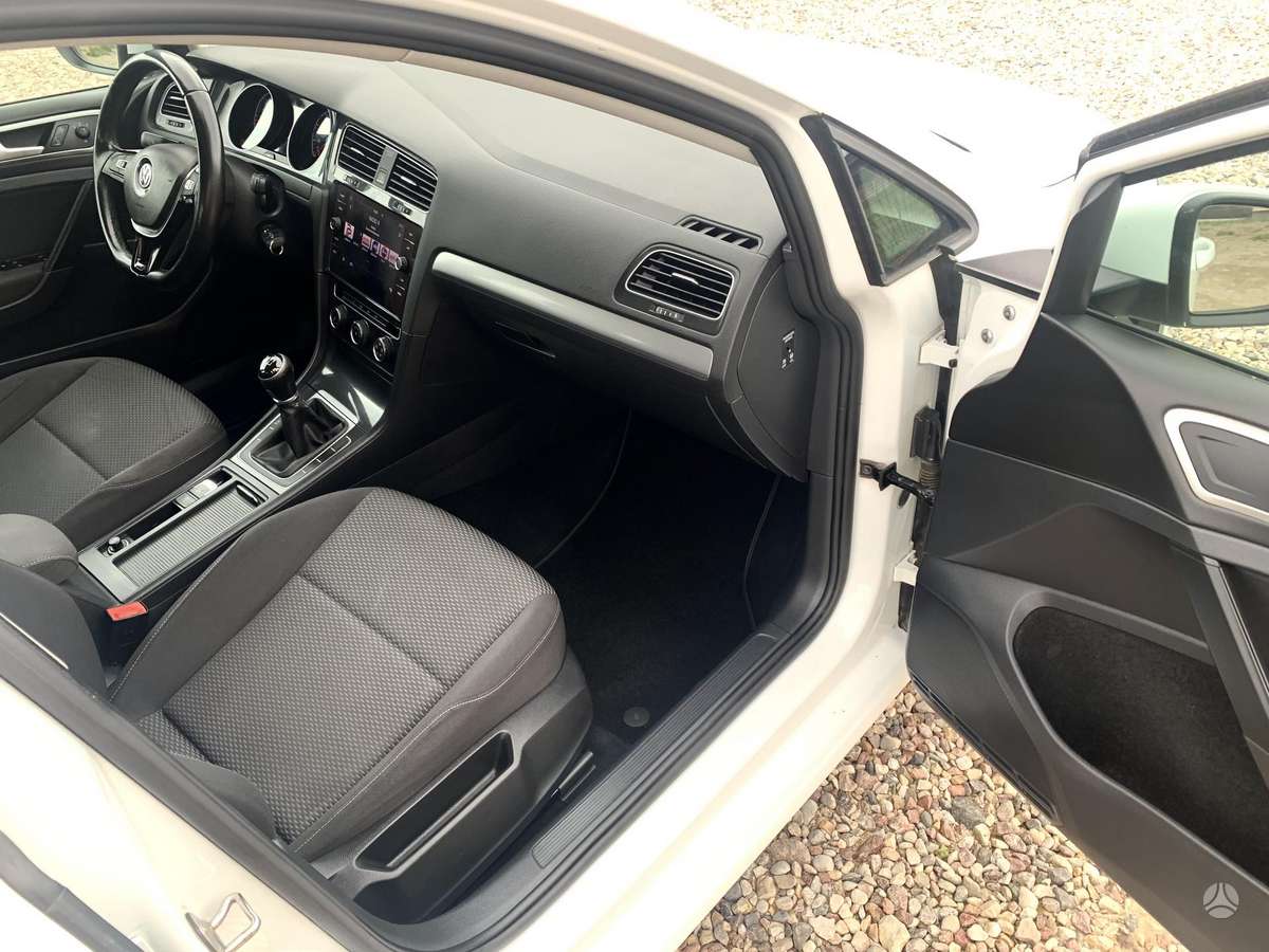 Volkswagen Golf - 11
