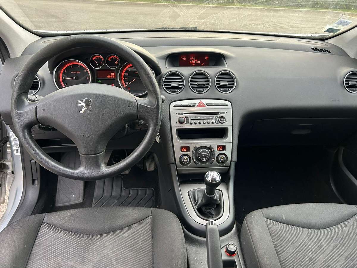 Peugeot 308 - 8