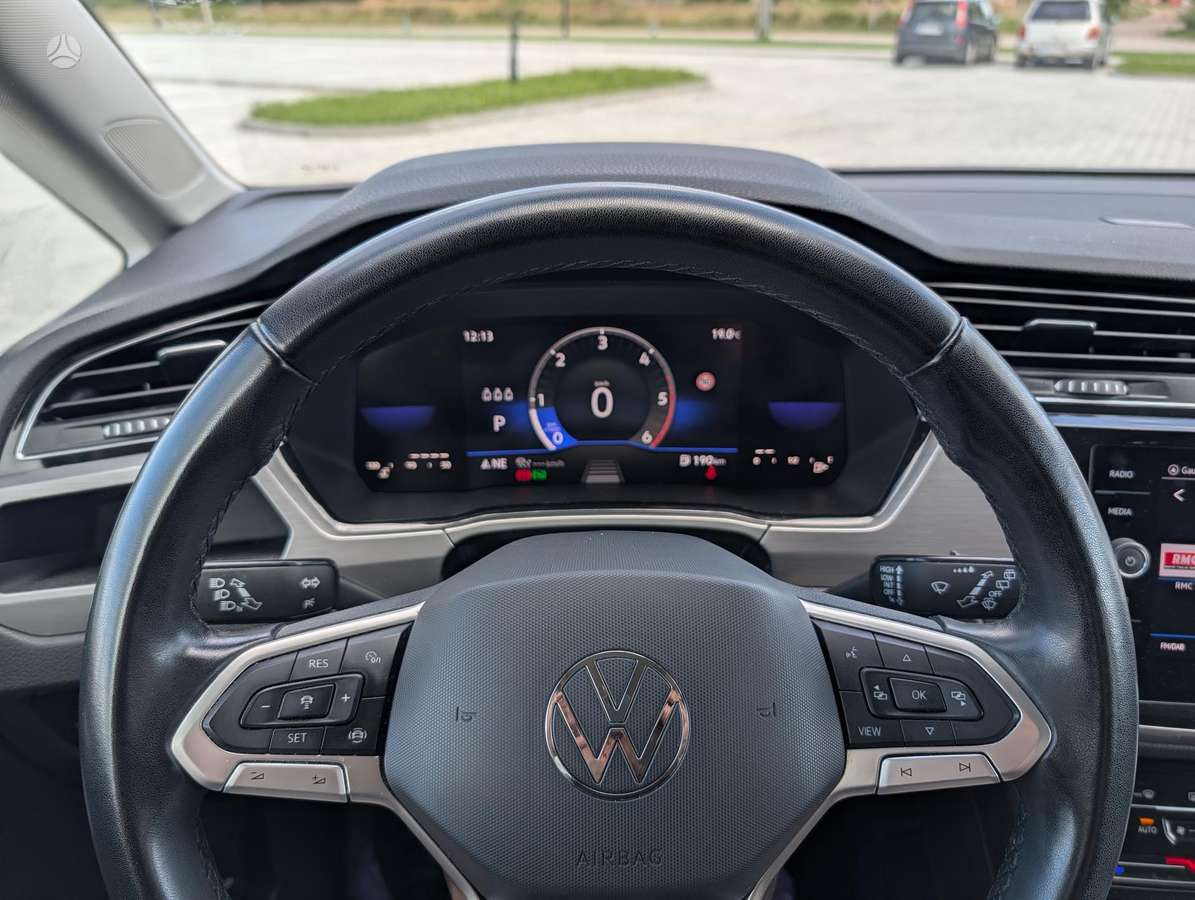Volkswagen Touran - 11
