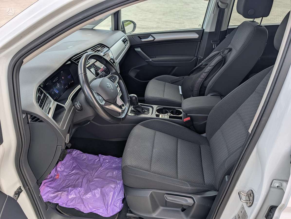 Volkswagen Touran - 12