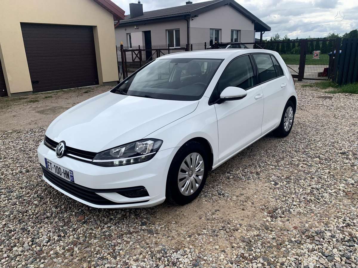 Volkswagen Golf - 1