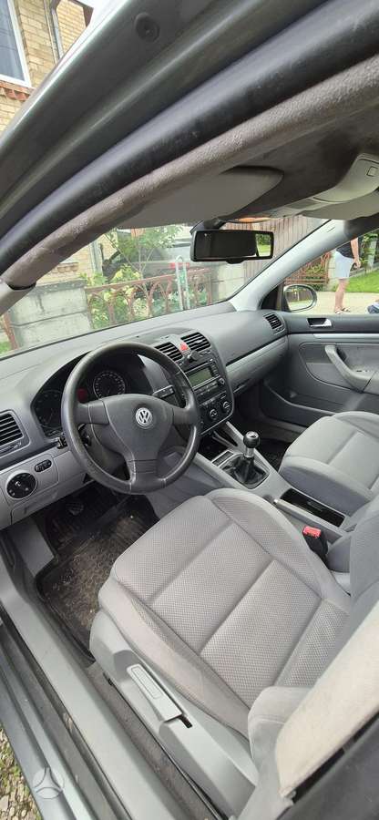 Volkswagen Golf - 6