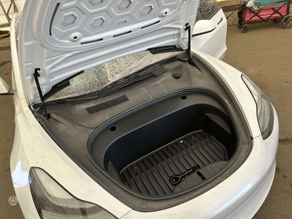 Tesla Model 3 - 3