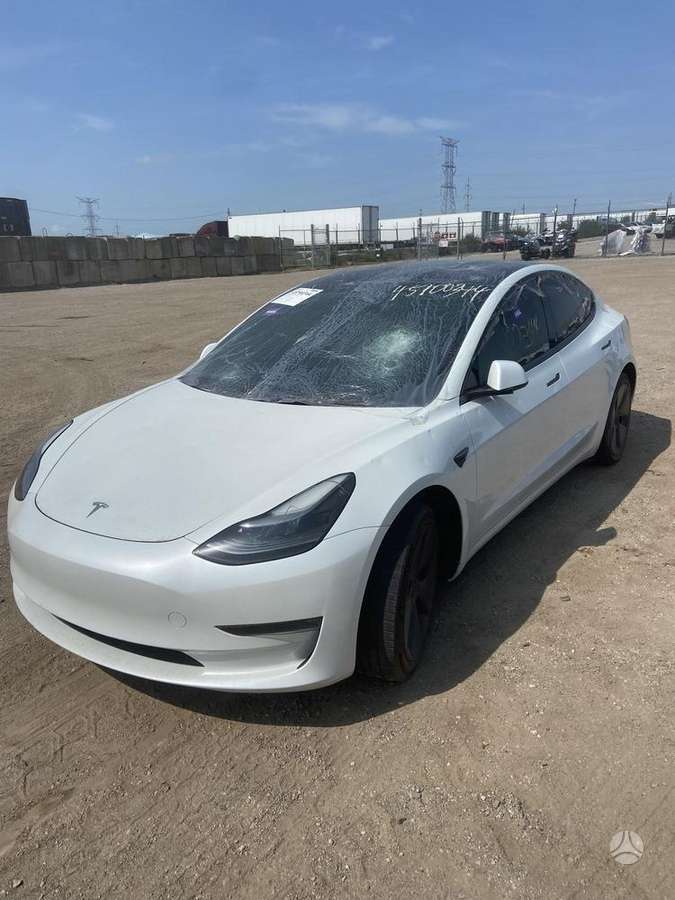 Tesla Model 3 - 4