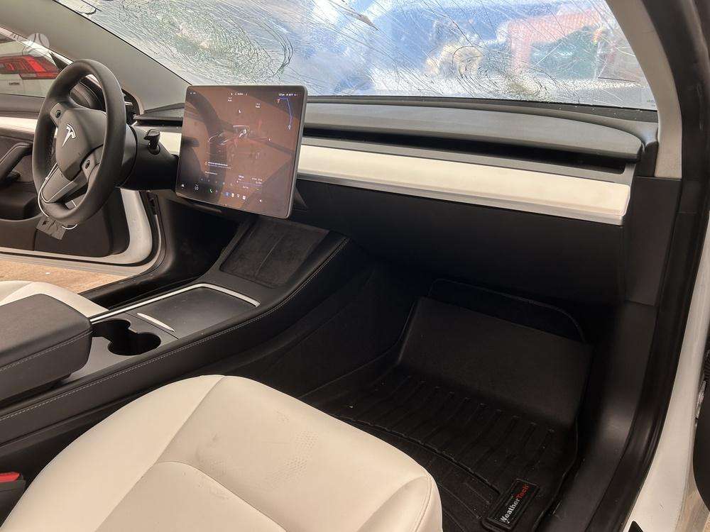 Tesla Model 3 - 5