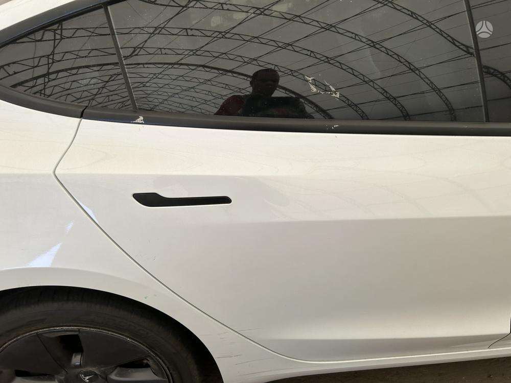 Tesla Model 3 - 7