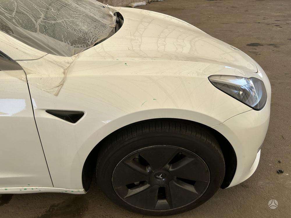Tesla Model 3 - 11