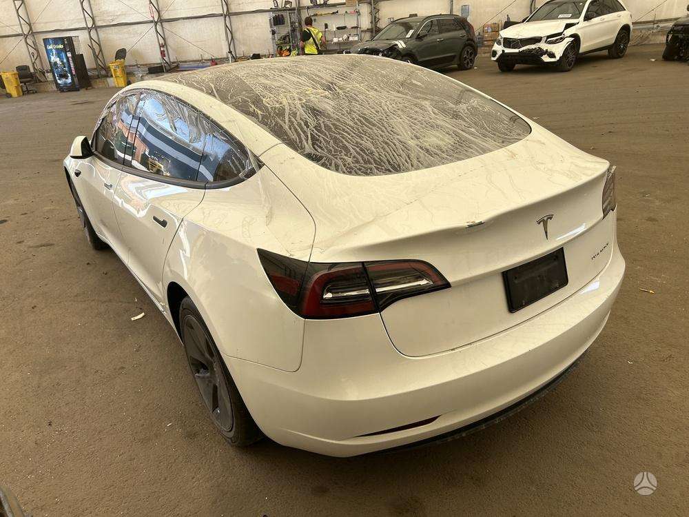 Tesla Model 3 - 12