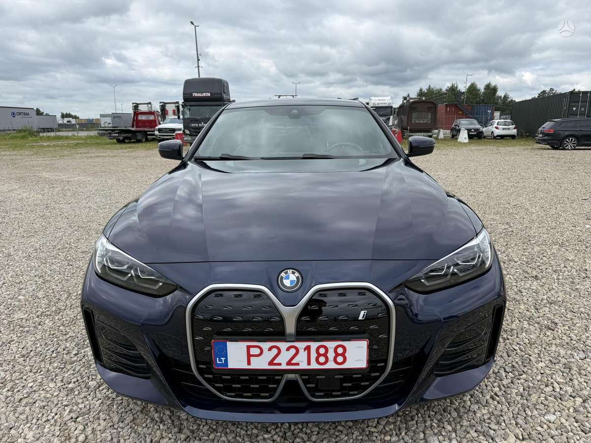 BMW i4, 80 kWh, hatchback