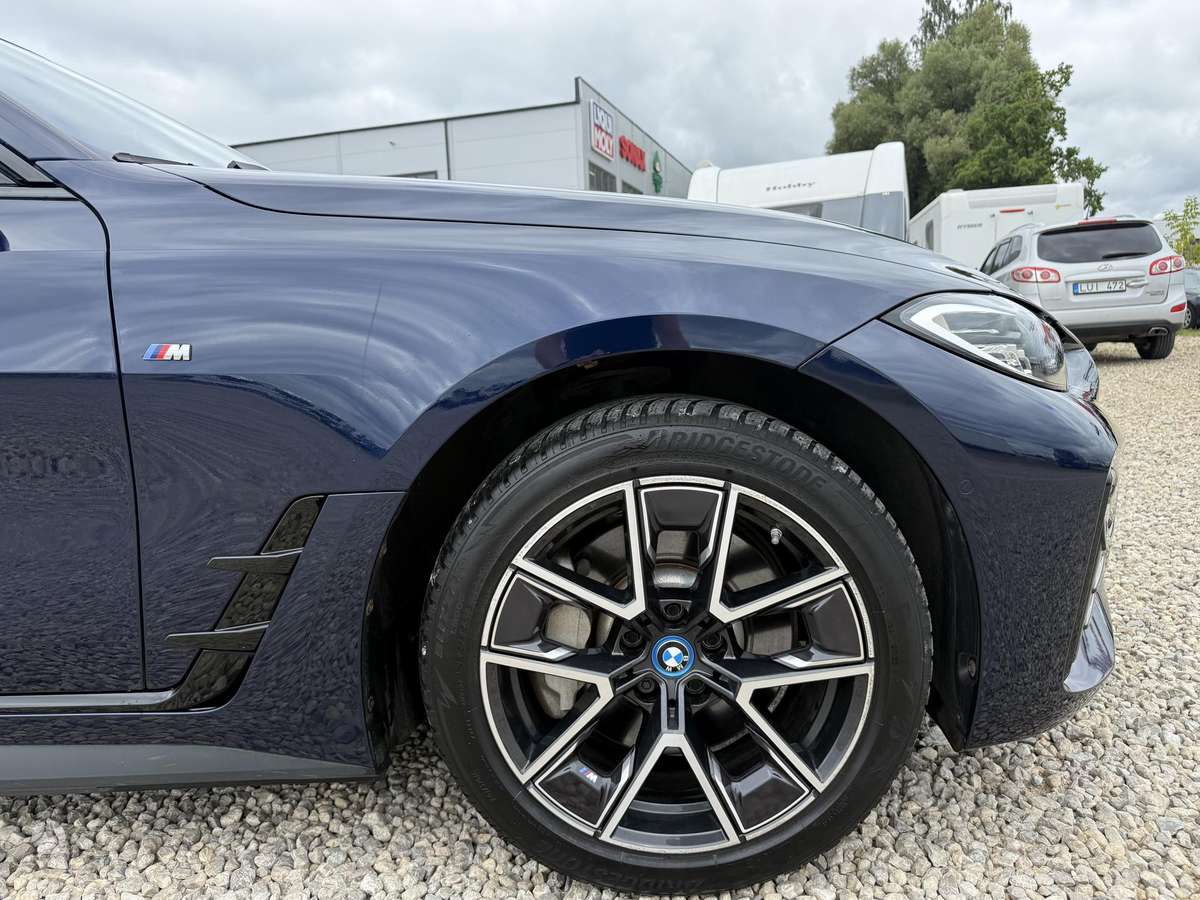 BMW i4, 80 kWh, hatchback