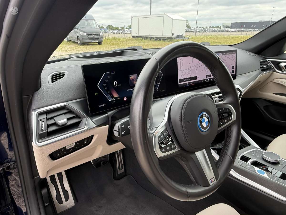 BMW i4, 80 kWh, hatchback