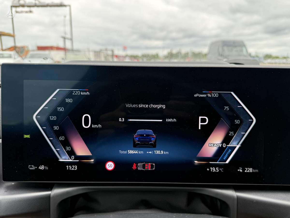 BMW i4, 80 kWh, hatchback