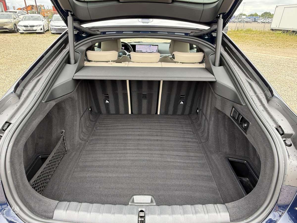 BMW i4, 80 kWh, hatchback