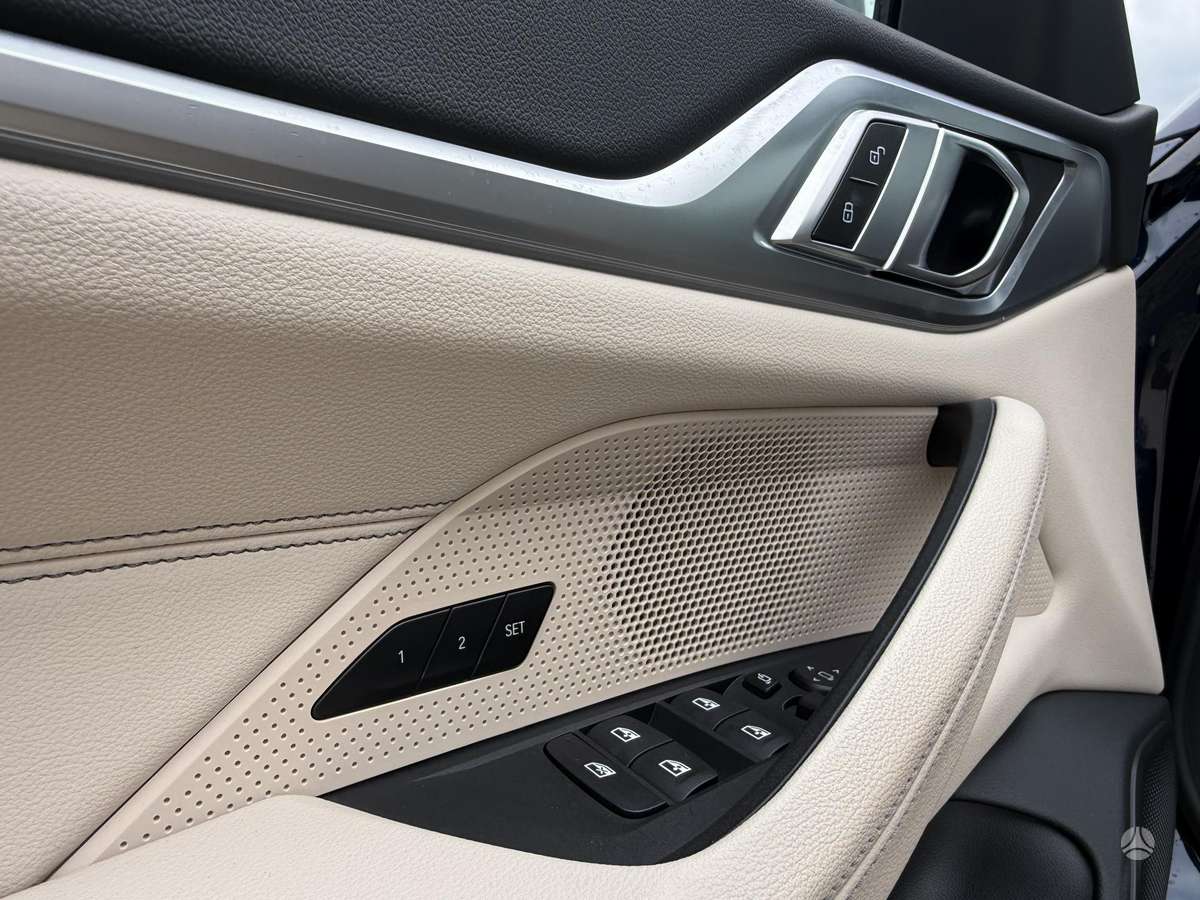 BMW i4, 80 kWh, hatchback