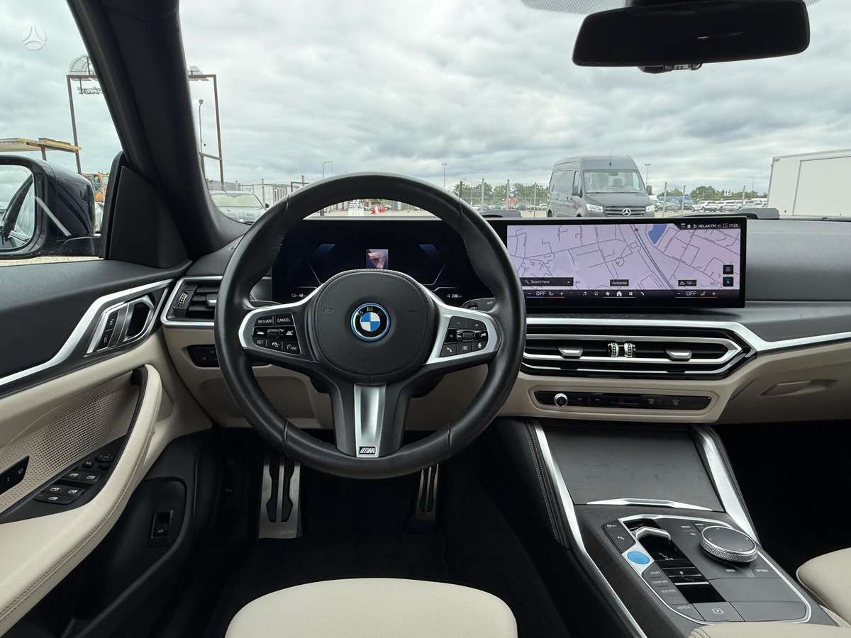 BMW i4, 80 kWh, hatchback