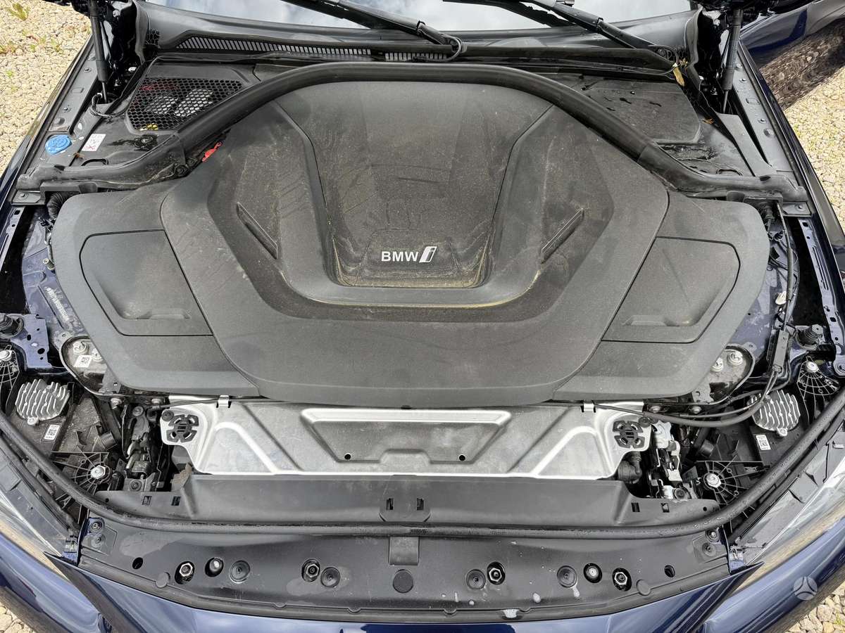 BMW i4, 80 kWh, hatchback
