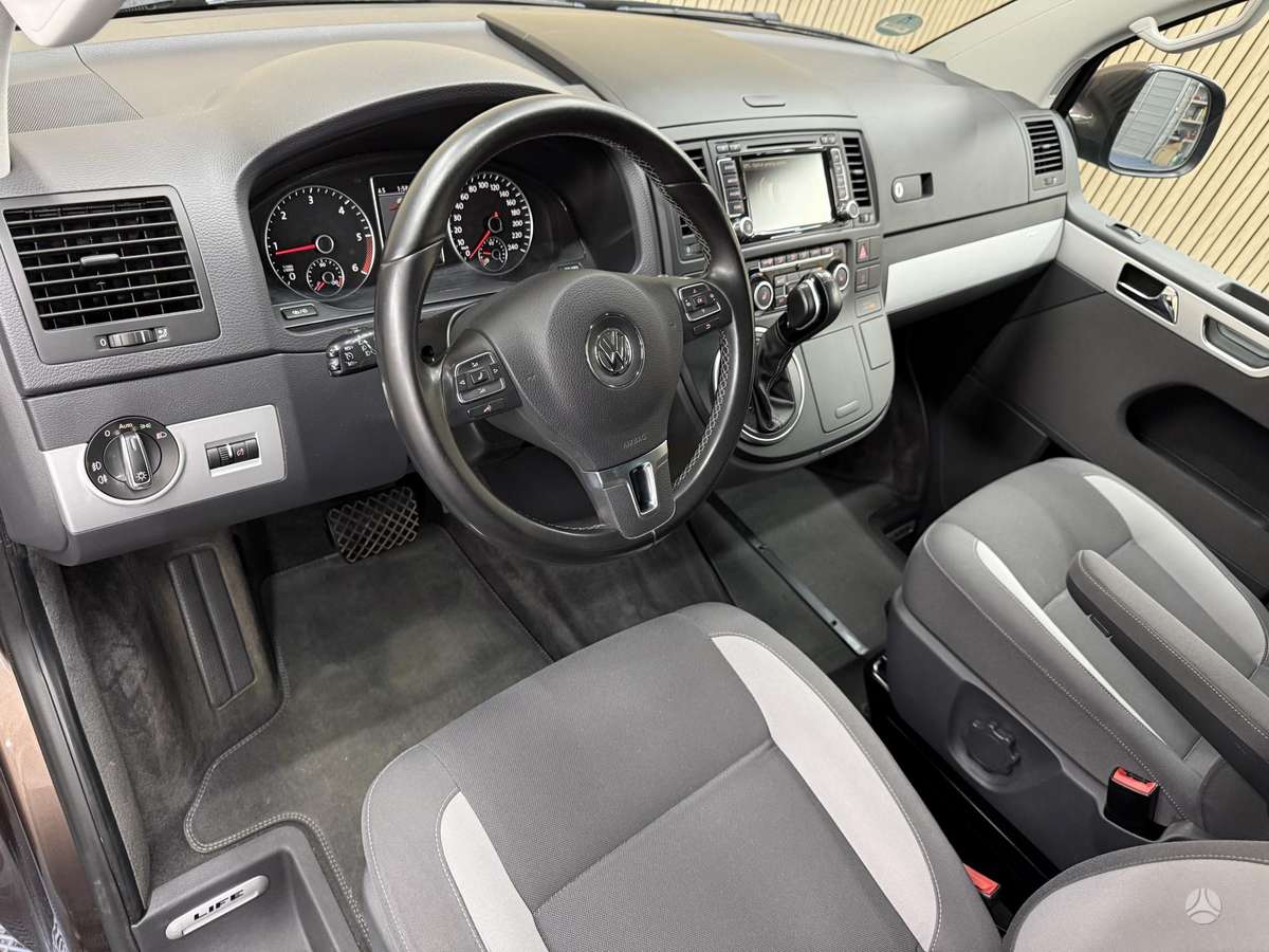 Volkswagen Multivan - 2