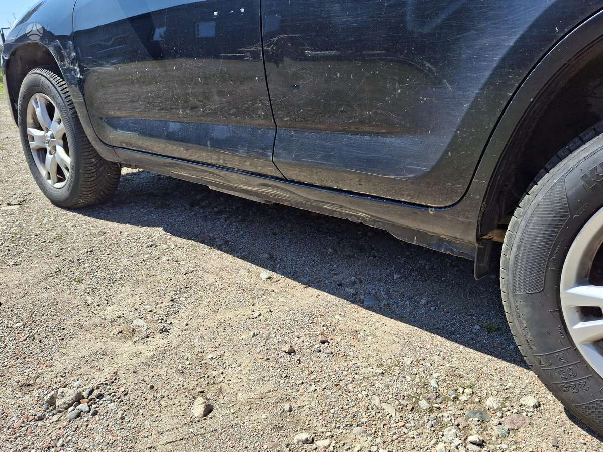 Toyota RAV4 - 6