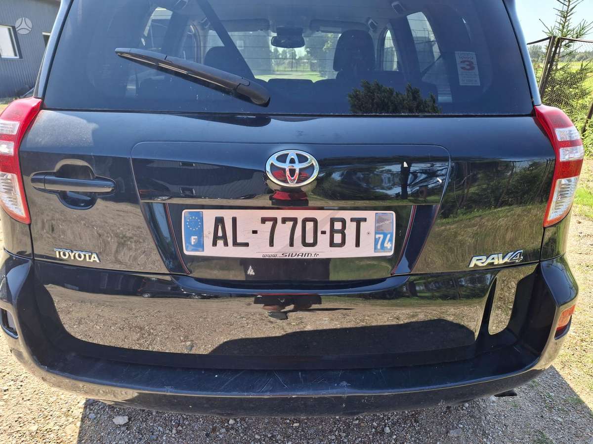 Toyota RAV4 - 8