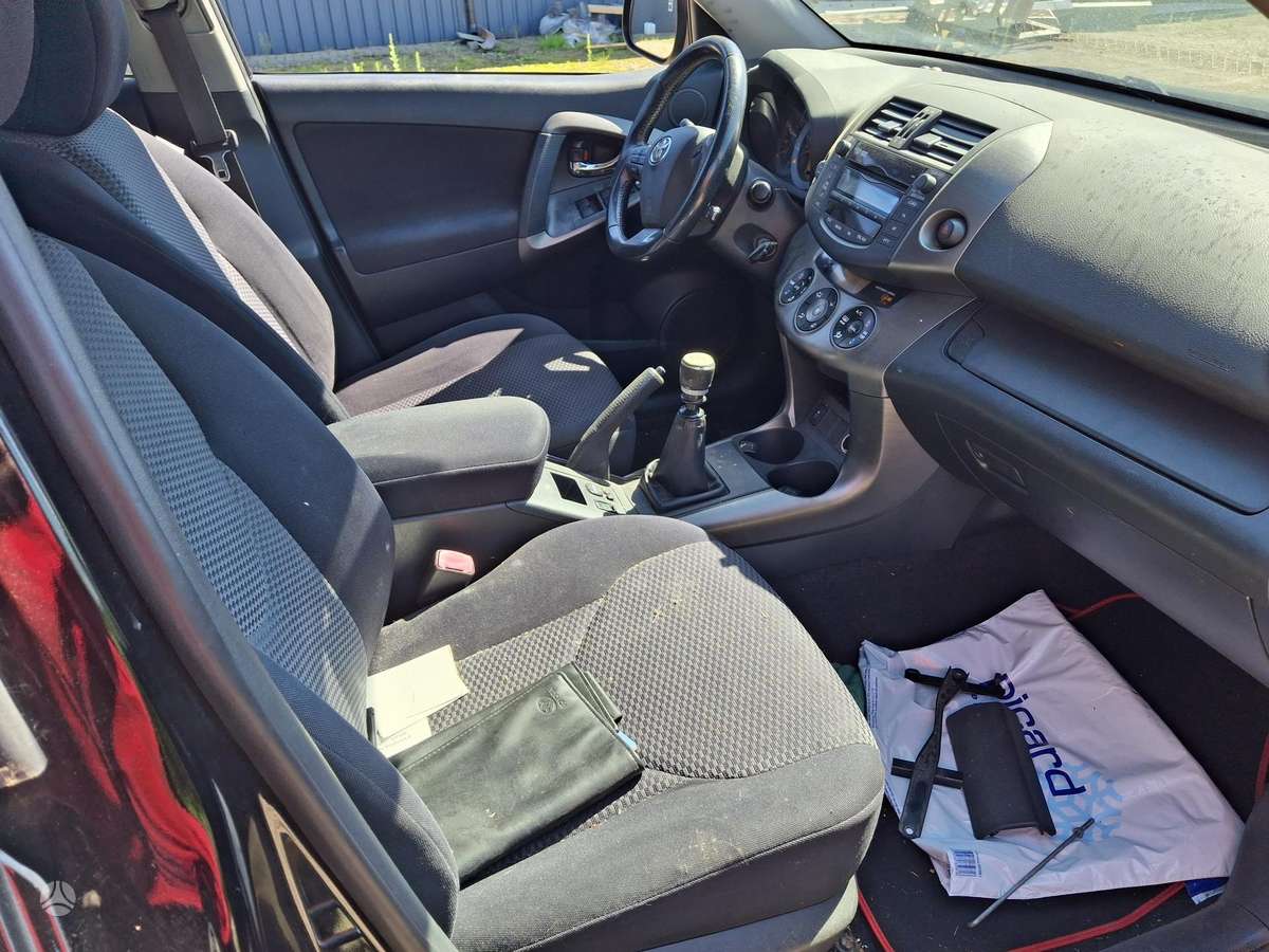 Toyota RAV4 - 11