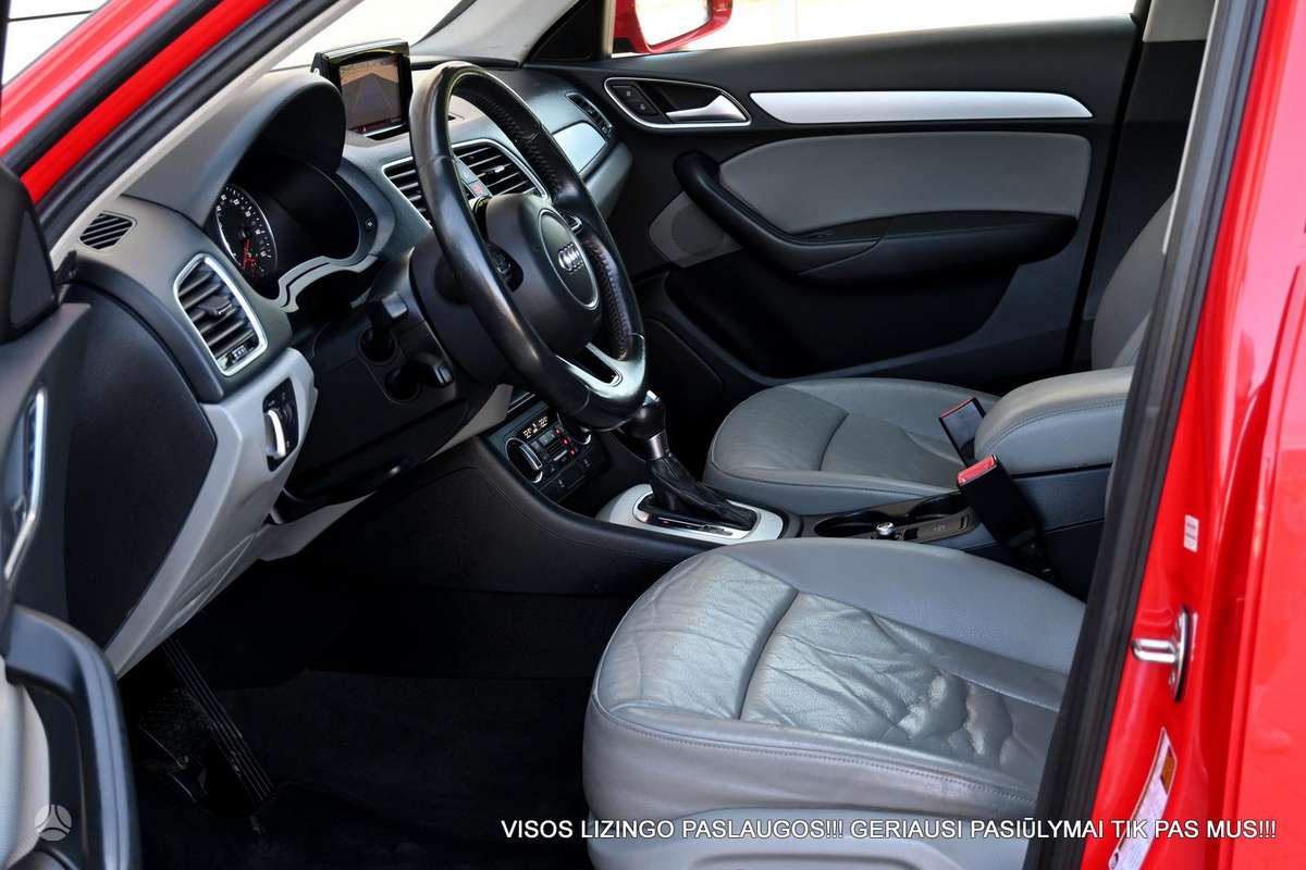 Audi Q3, 2.0 l., off-road / crossover