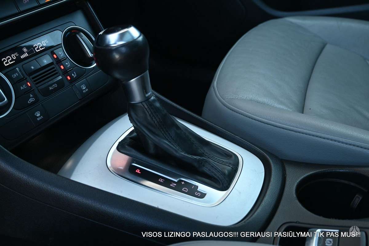 Audi Q3, 2.0 l., off-road / crossover
