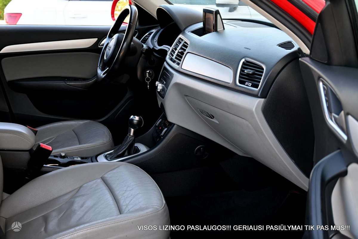 Audi Q3, 2.0 l., off-road / crossover