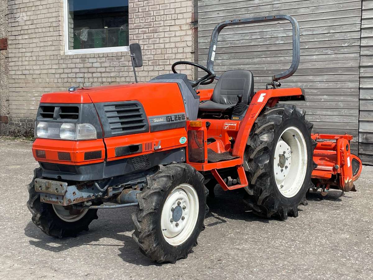 Kubota Įvairių modelių, tractors