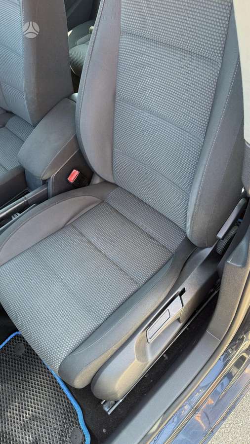Volkswagen Golf - 5
